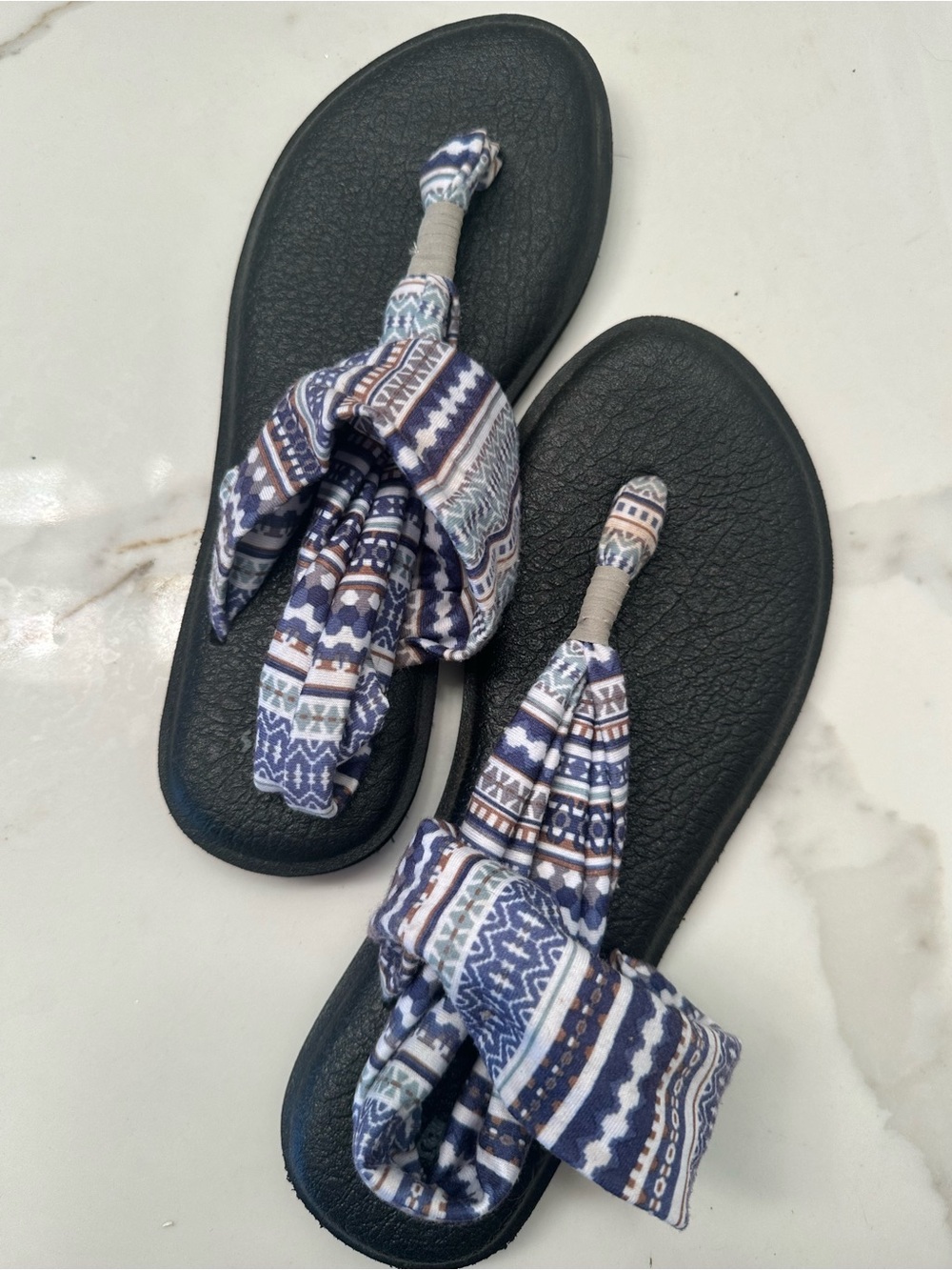 Sanuk yoga sandals blue geometric pattern like new maybe worn once